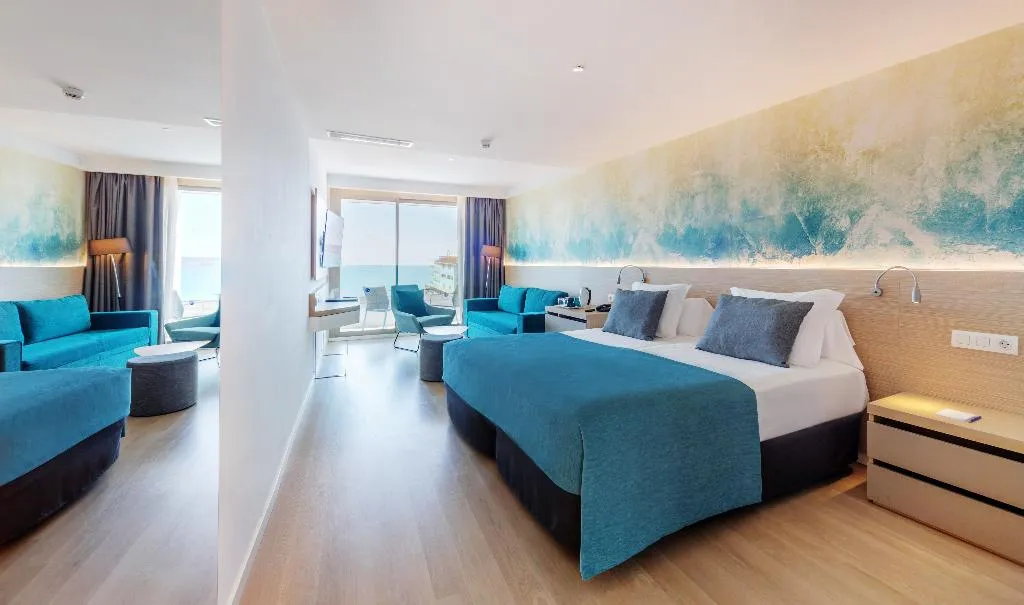 JUNIOR SUITE CAPACITY 3 Room, Fontanellas Playa, Majorca