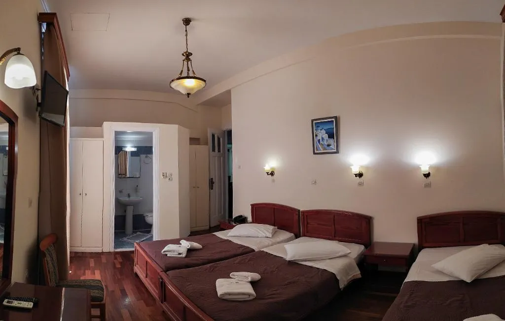 TRIPLE STANDARD Room, Cecil hotel, Athens