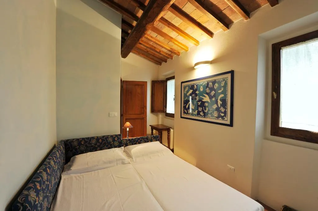 APARTMENT TWO BEDROOMS TWO BATHROOMS Room, Il Paluffo, Florence