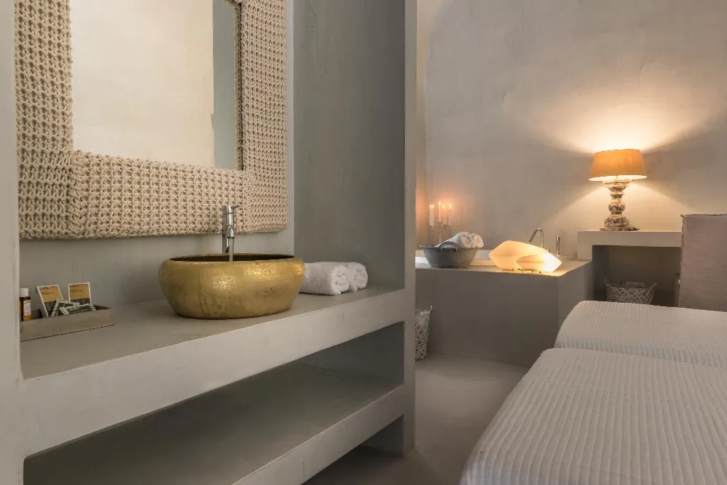 SUITE WITH JACUZZI Room, Mythical Blue Luxury Suites, Santorini