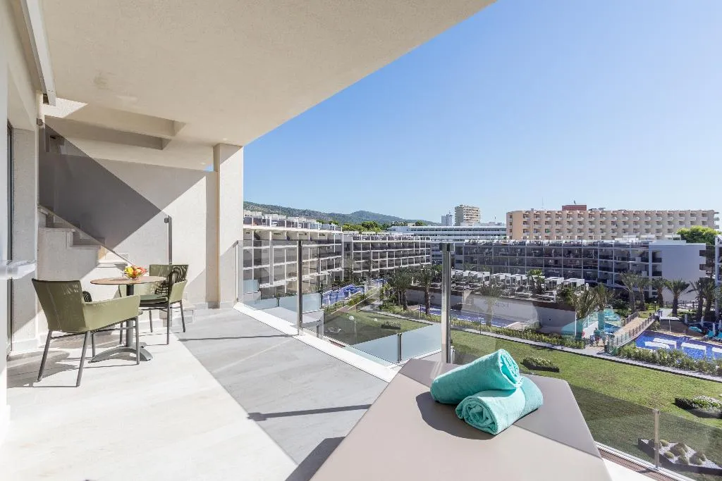 SUITE CAPACITY 4 Room, Zafiro Palace Palmanova, Majorca