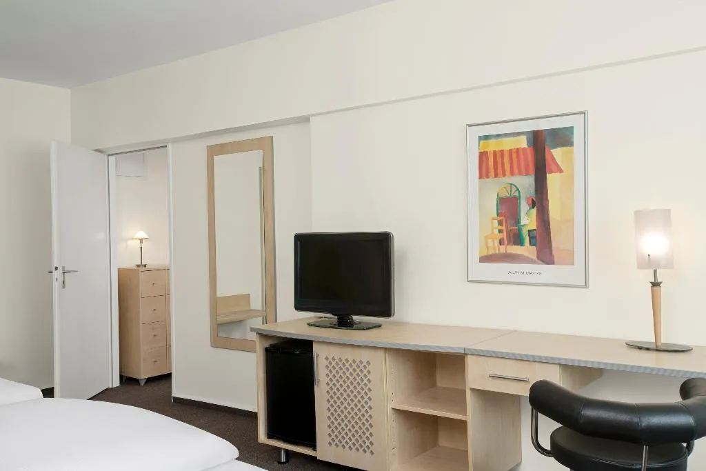 DOUBLE CAPACITY 3 Room, Berlin City-West, Berlin