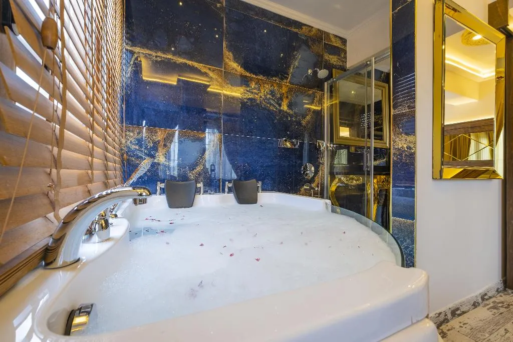Room DELUXE ONE BED Room, Reis Royal Hotel, Dalaman