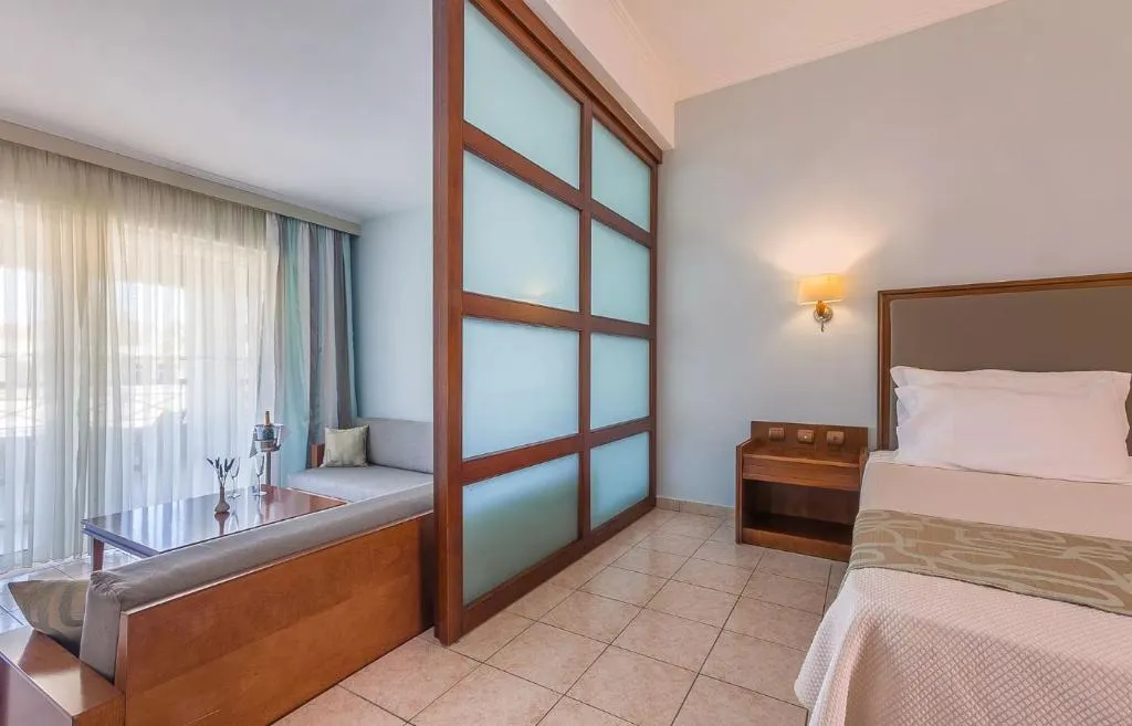 JUNIOR SUITE STANDARD Room, Kipriotis Maris Suites, Kos