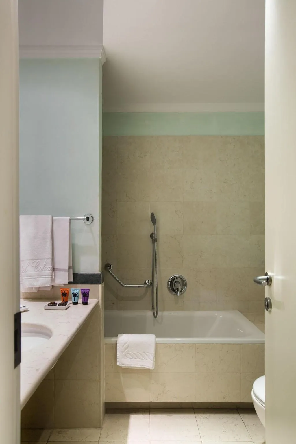 TWIN STANDARD Room, Colombia, Milan