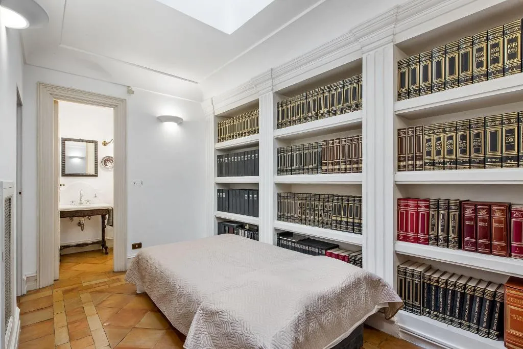 Room, Villa Gallone, Naples