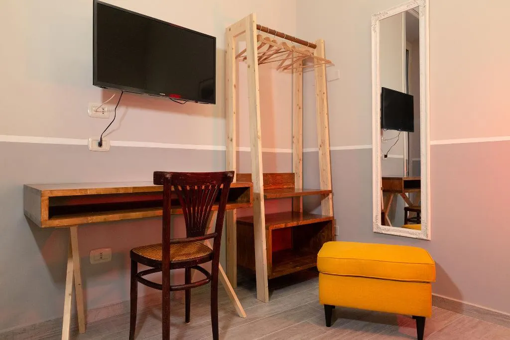 Double or Twin QUEEN SIZE BED Room, Palazzo Benucci - Residenza Di Charme, Naples
