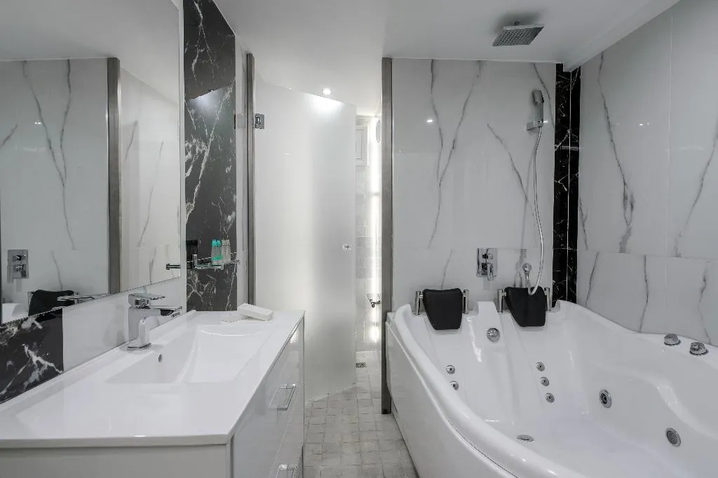 JUNIOR SUITE WITH JACUZZI Room, Athens Starlight Hotel, Athens