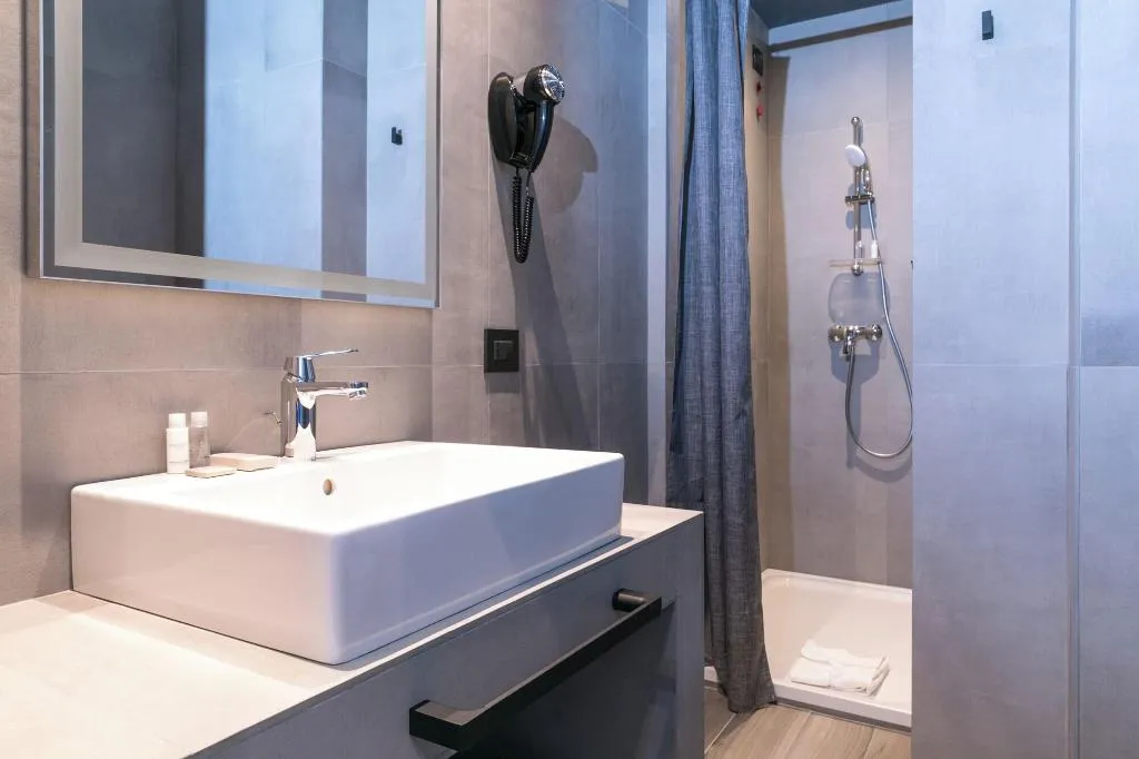 Room, Kira Suites Hotel Milano, Milan