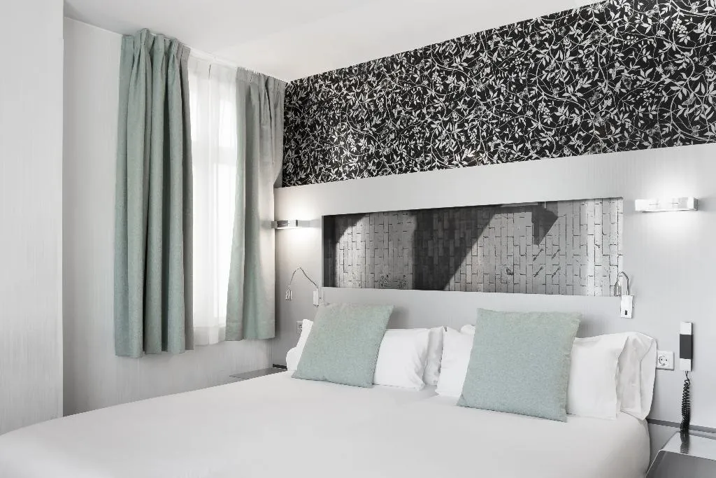 DOUBLE SUPERIOR WITH VIEWS Room, Petit Palace Plaza Mayor, Madrid
