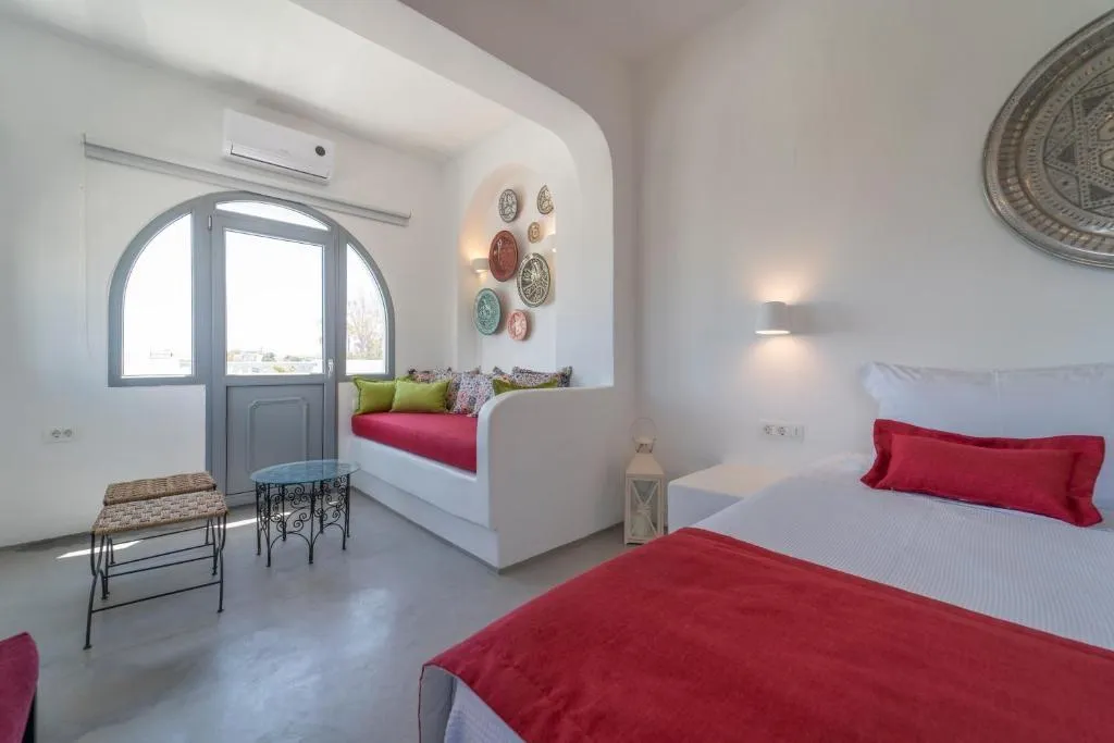 TRIPLE GARDEN VIEW Room, Black Coast Hotel Santorini, Santorini