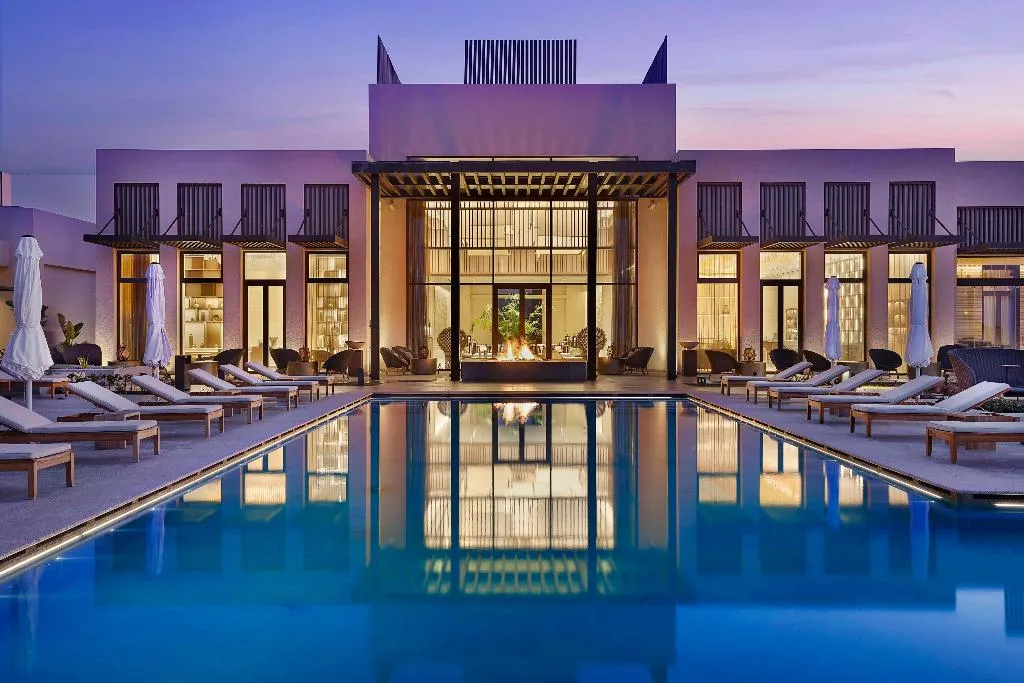 Pool, Conrad Rabat Arzana, Rabat