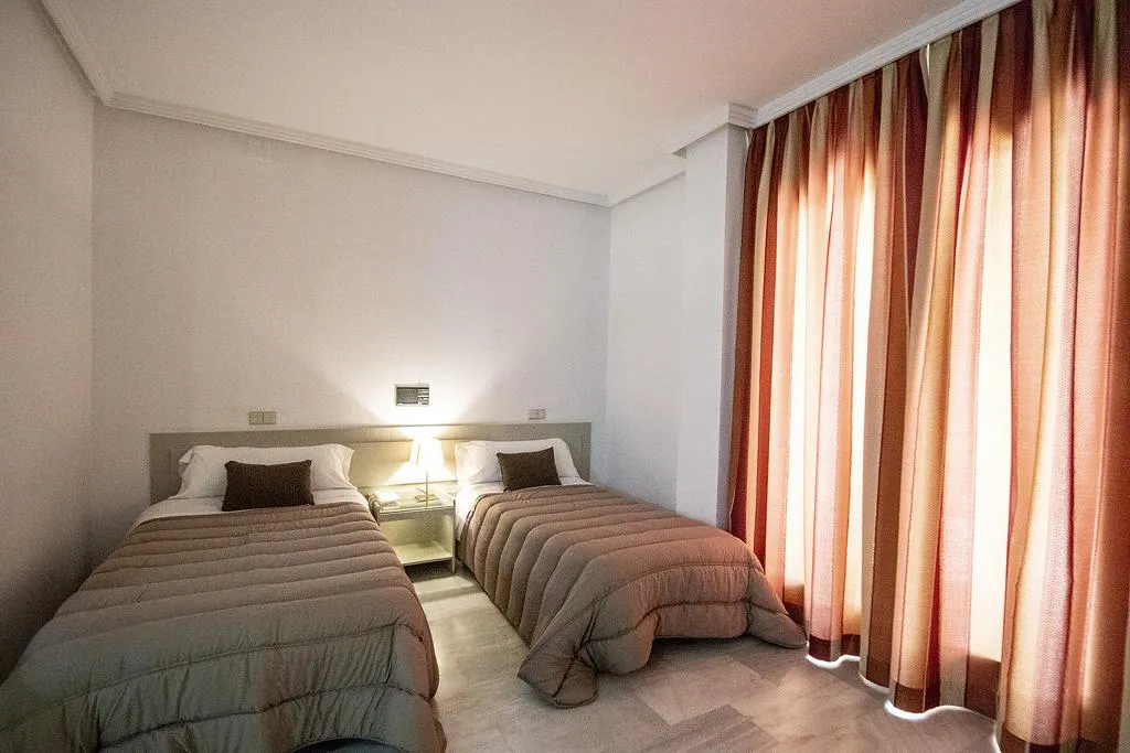 STUDIO CAPACITY 3 Room, Hospedium Hotel Apartamentos Simon Verde, Seville