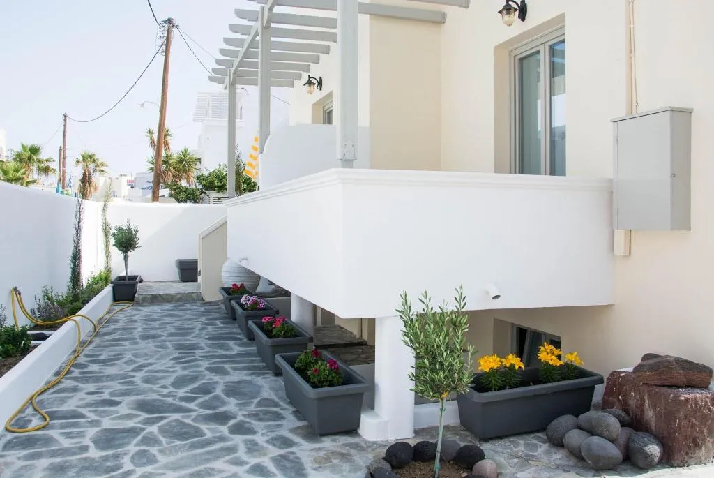 General view, Sail Inn, Santorini