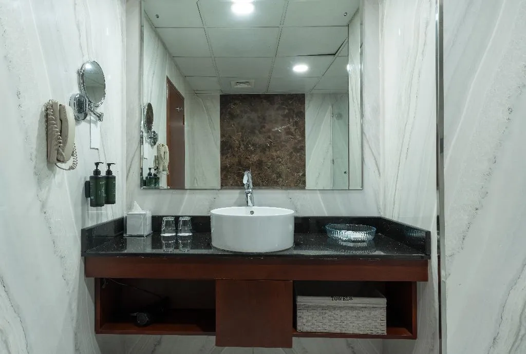 SUITE KING BED NON SMOKING Room, Howard Johnson Bur Dubai, Dubai