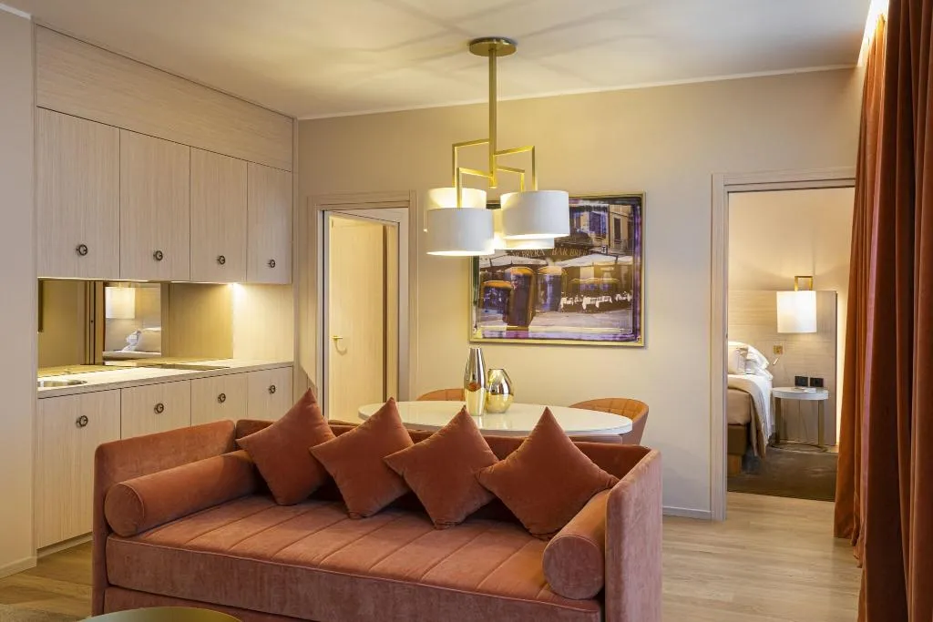 APARTMENT KING SIZE BED Room, Rosa Grand Milano - Starhotels Collezione, Milan