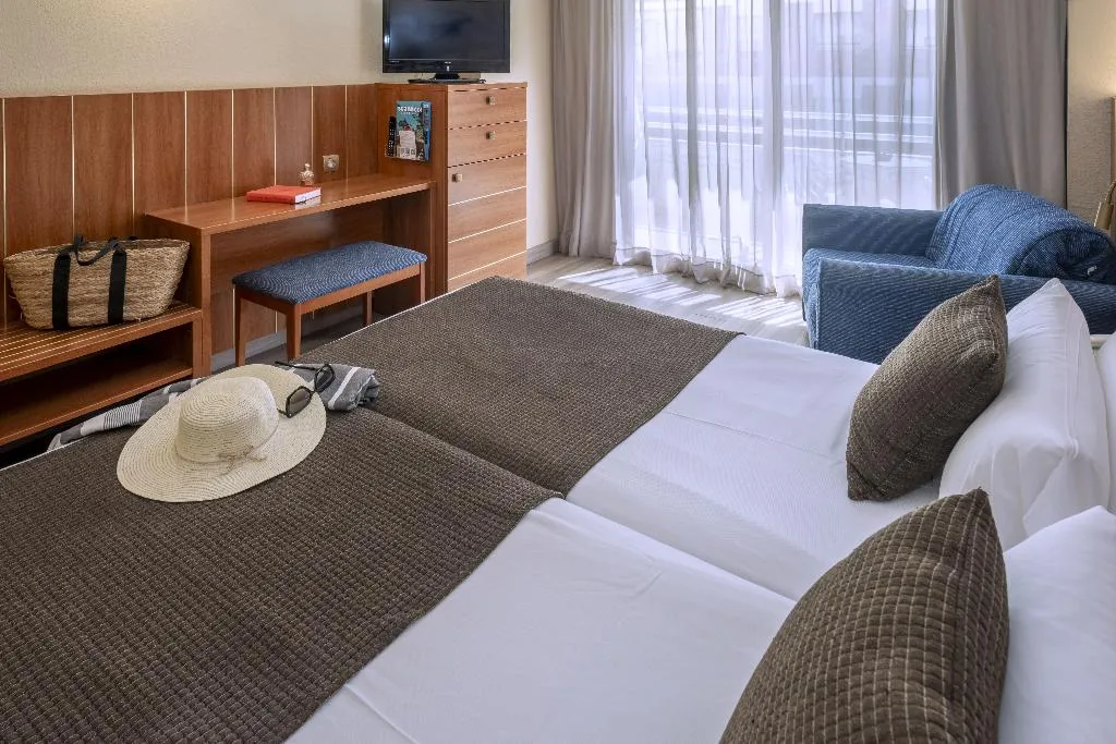 DOUBLE WITH BALCONY Room, GHT Aquarium & Spa, Costa Brava