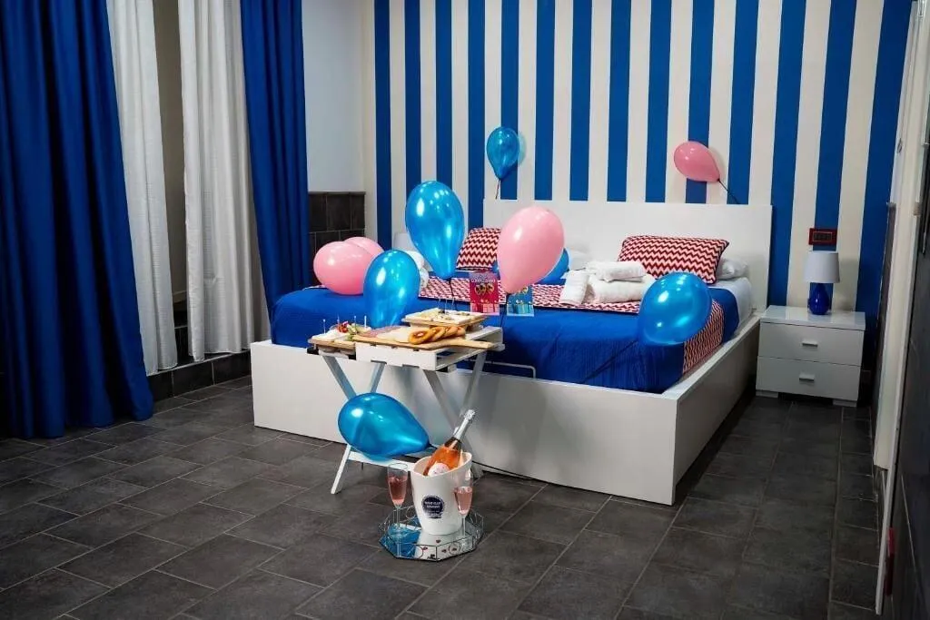 Room, Yacht Club Angioino, Naples