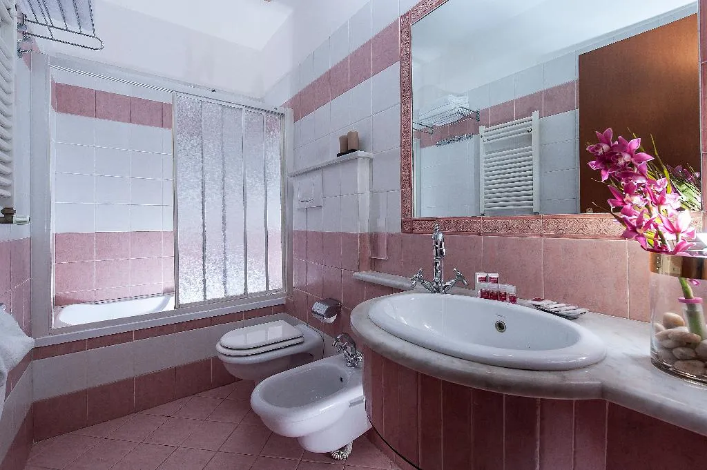 SINGLE STANDARD Room, Des Artistes, Rome