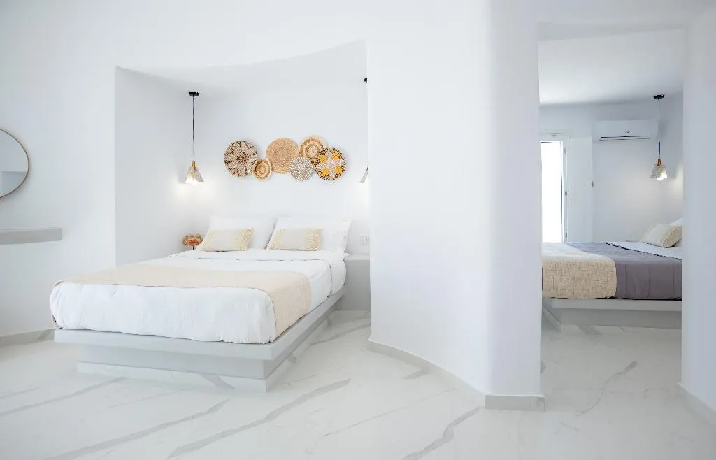 SUITE TWO BEDROOMS TWO BATHROOMS Room, Kýma Perissa, Santorini