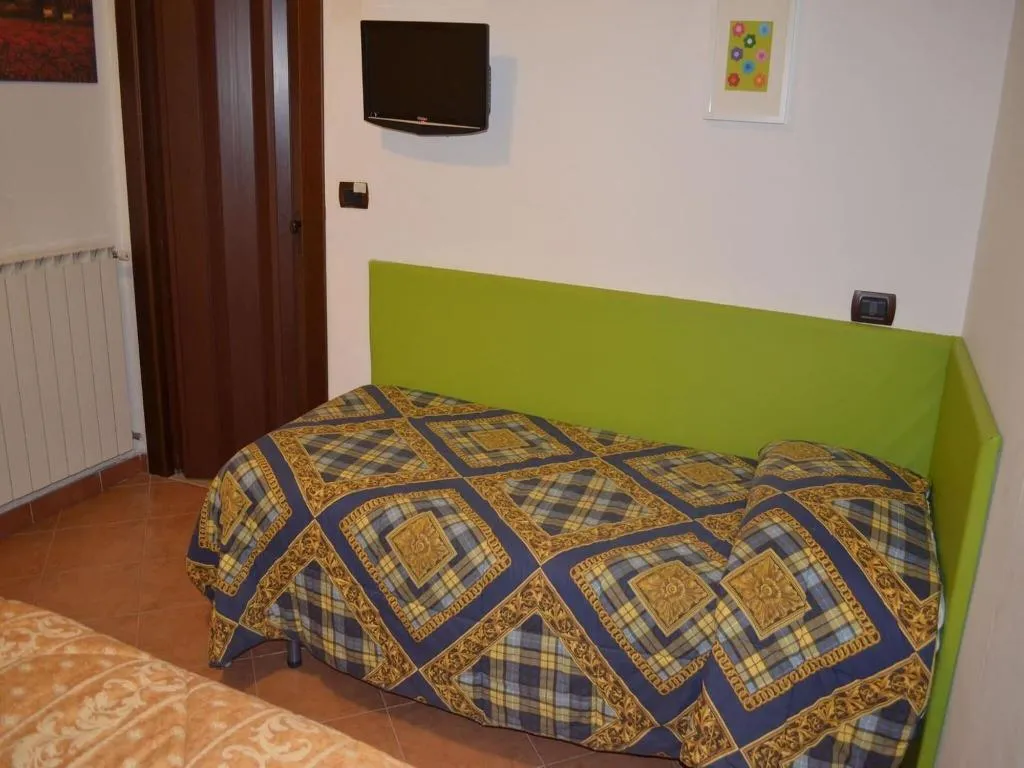 Room, B&B Il Lapillo, Naples