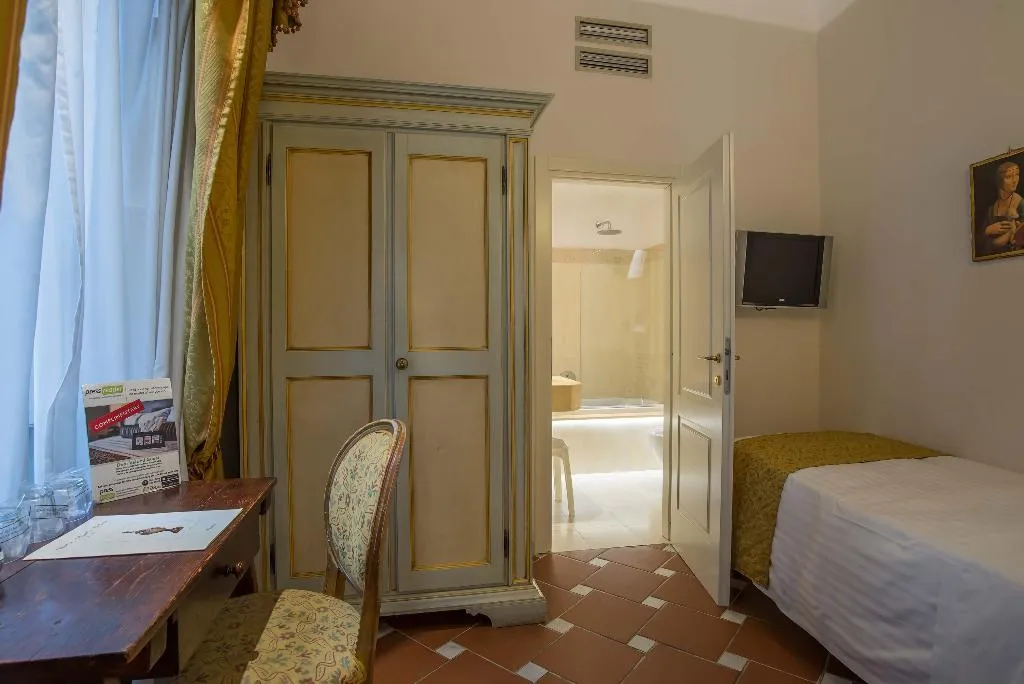 TRIPLE STANDARD Room, Atlantic Palace, Florence