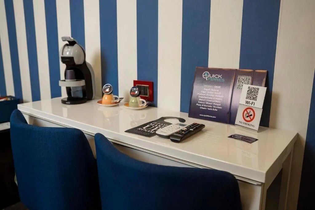 Room, Yacht Club Angioino, Naples