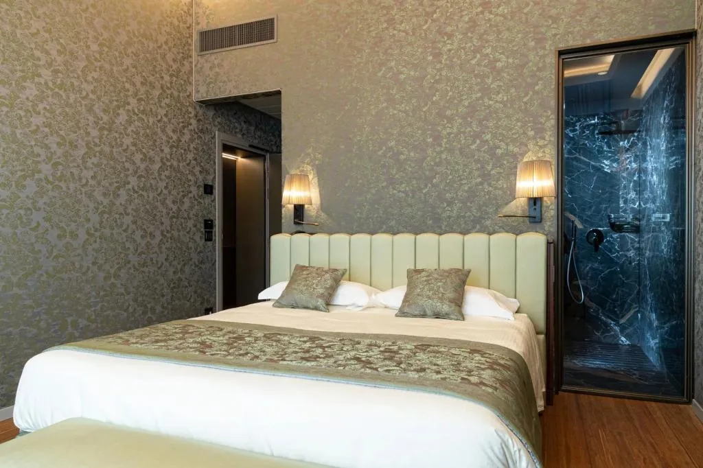 DOUBLE DELUXE CANAL VIEW Room, Canaletto, Venice
