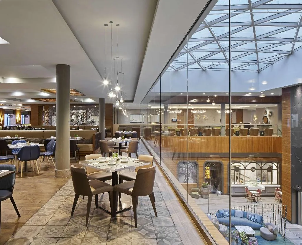 Restaurant, Titanic Chaussee Berlin, Berlin