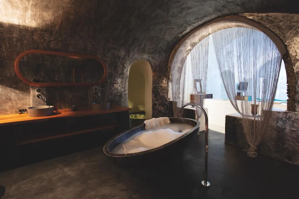 SUITE HONEYMOON Room, Remezzo Villas, Santorini