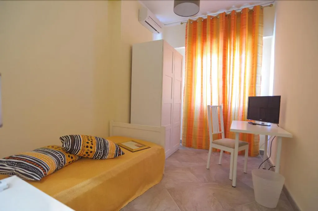 Room, B&B Colletemenite, Catania
