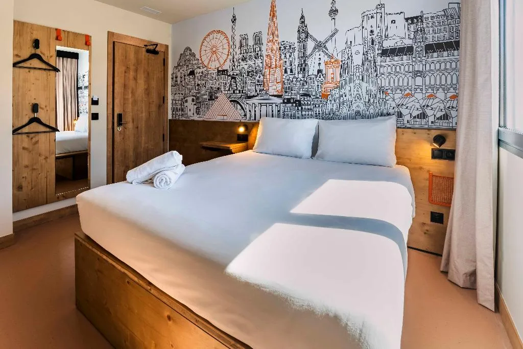 DOUBLE STANDARD Room, easyHotel Madrid Alcala, Madrid