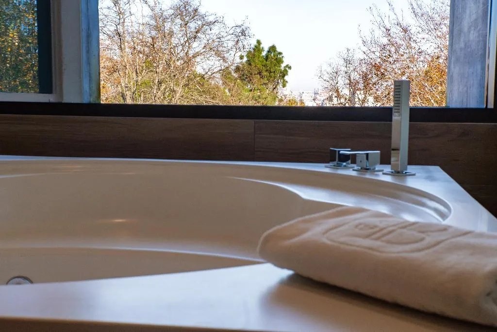 SUITE Presidential Room, Boeira Garden Hotel Porto Gaia, Curio Collection, Porto