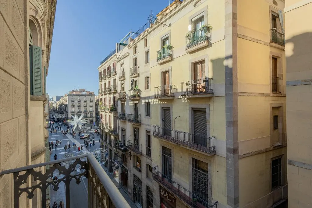 TRIPLE STANDARD Room, Gran Hotel Barcino 4*S, Barcelona