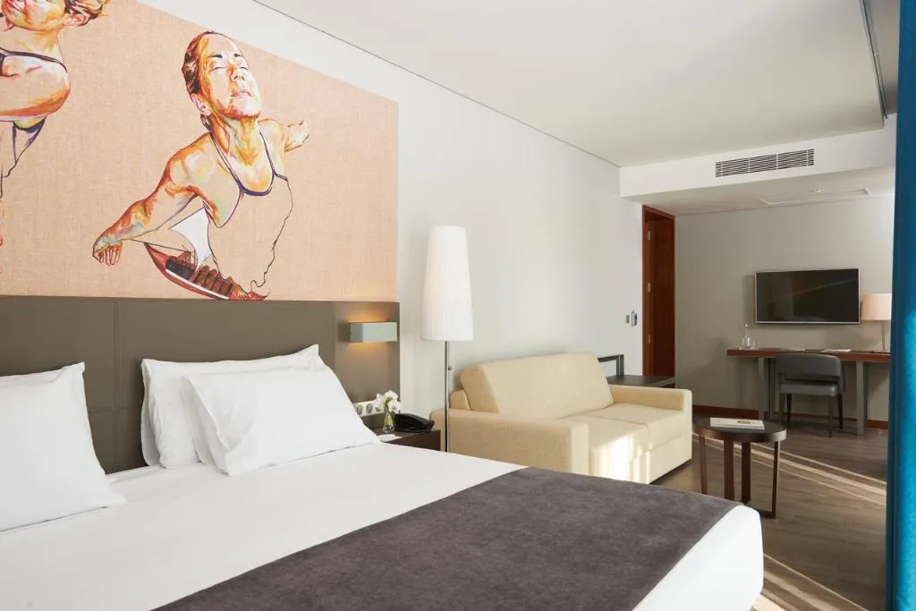 Room, Timbre Heroismo, Porto