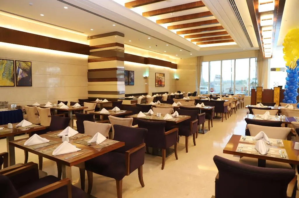 Restaurant, Golden Tulip Media Hotel, Dubai