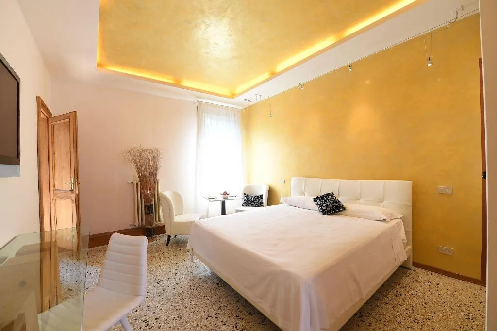 Room, Amor Mio B B, Venice