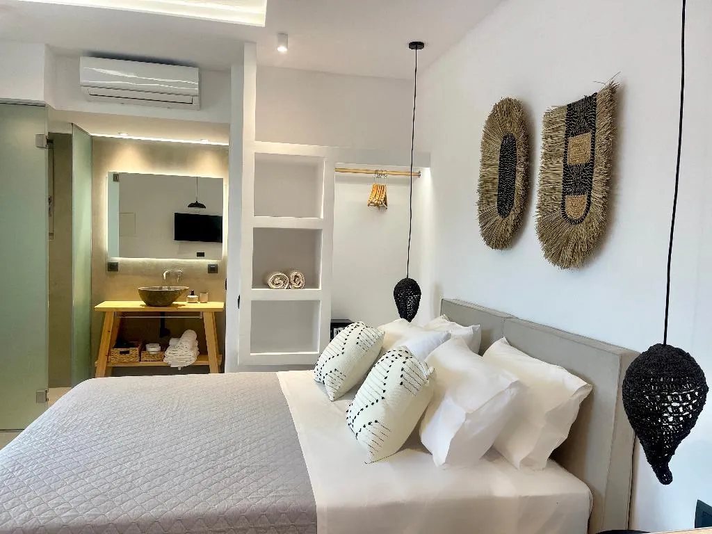 SUITE DELUXE WITH BALCONY Room, Mykonos Dot Suites, Mykonos