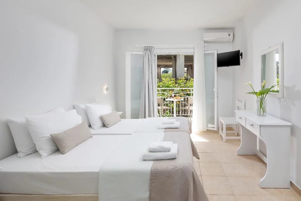 Room, Bella Vista Beach Hotel & Studios, Corfu