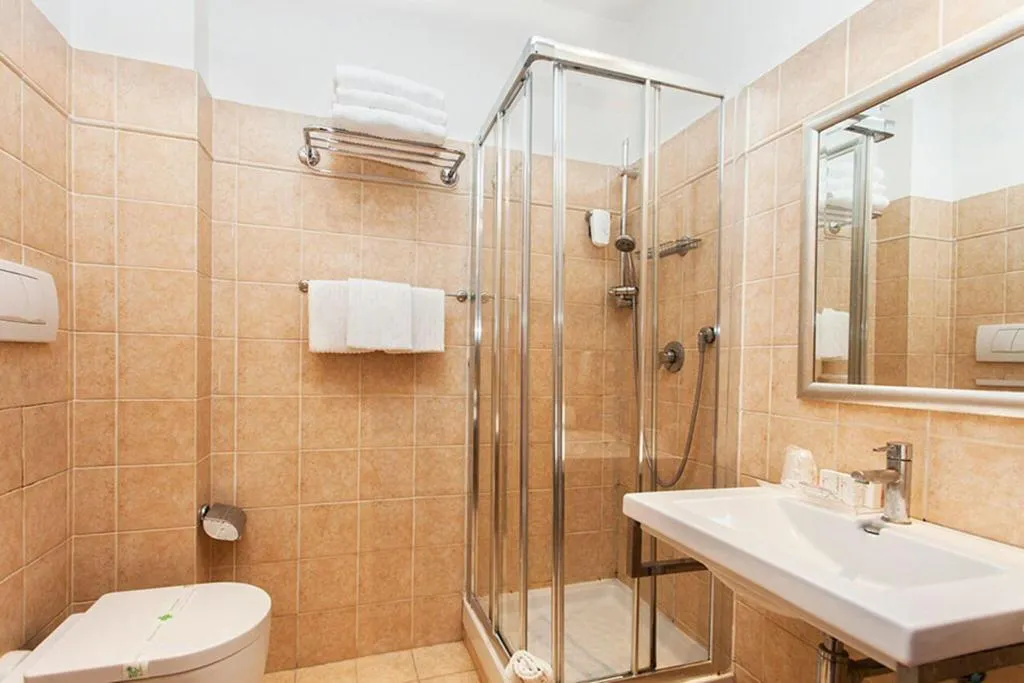 QUADRUPLE THREE BEDS Room, Phi Hotel Garden Area Roma Eur, Rome