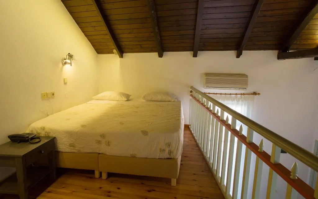 Room, Nostos, Crete