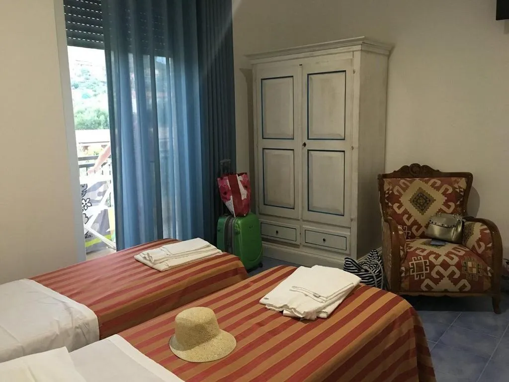Room, Sporting Club America, Naples
