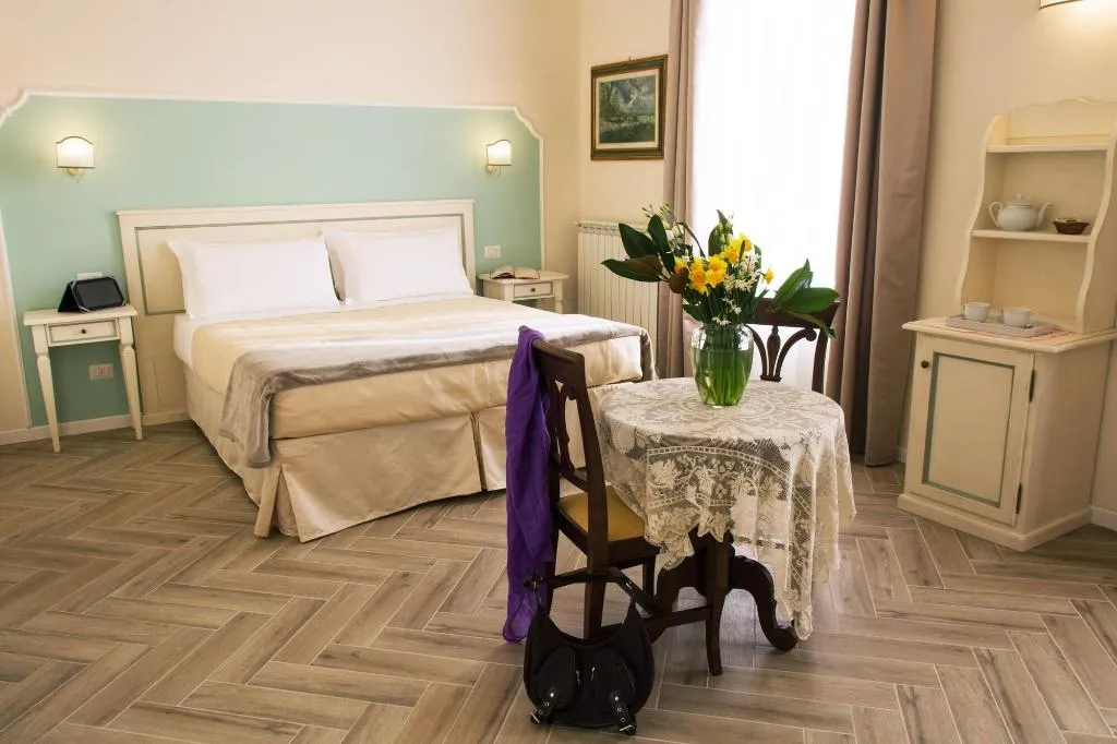 Room, Dimora Salviati, Florence