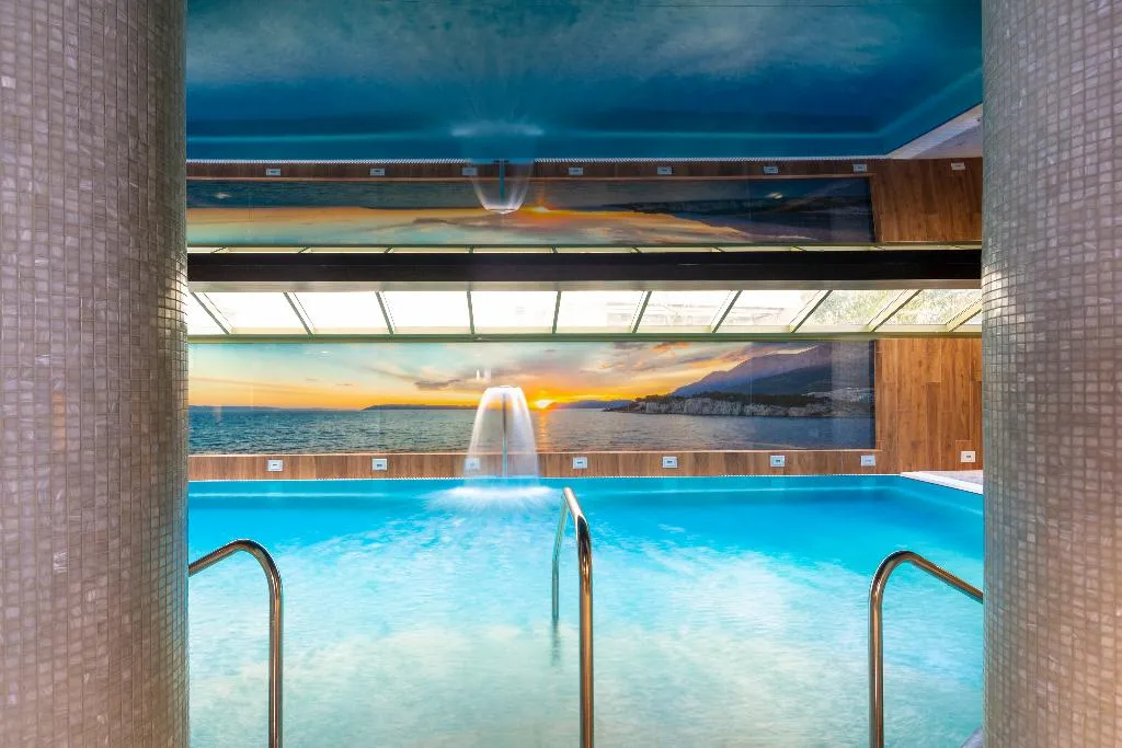 Pool, Park, Split