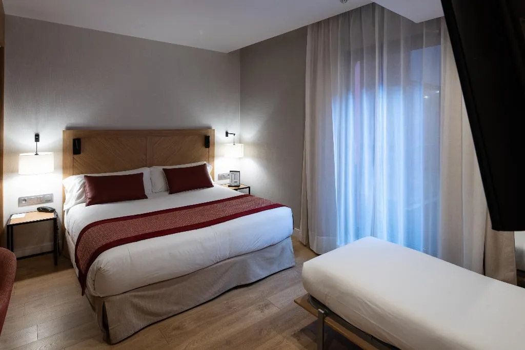 TRIPLE STANDARD Room, Catalonia Eixample 1864, Barcelona