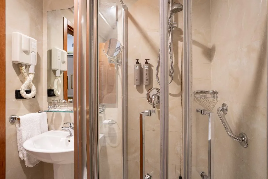 TWIN STANDARD Room, Grand Hotel Tiberio, Rome