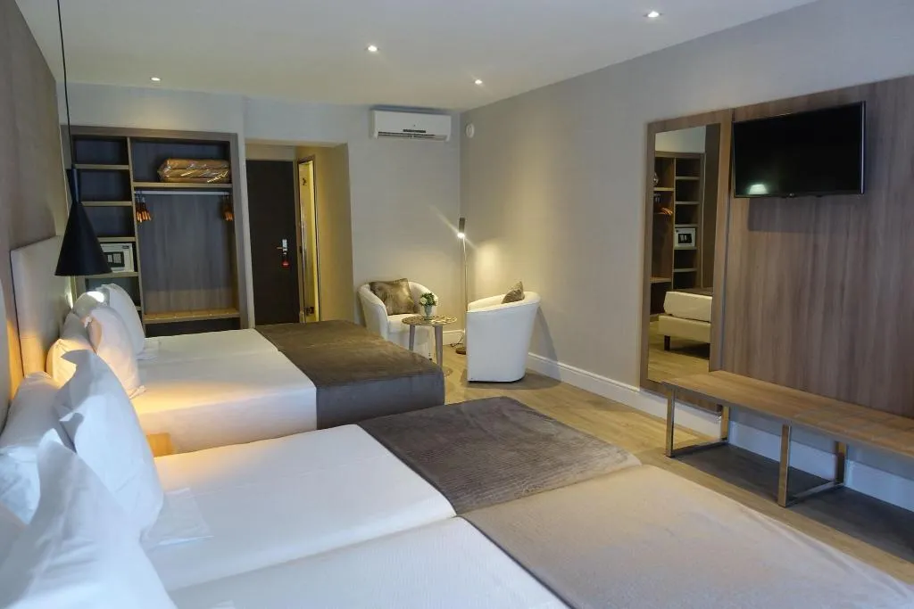 Room, Oasis, Barcelona
