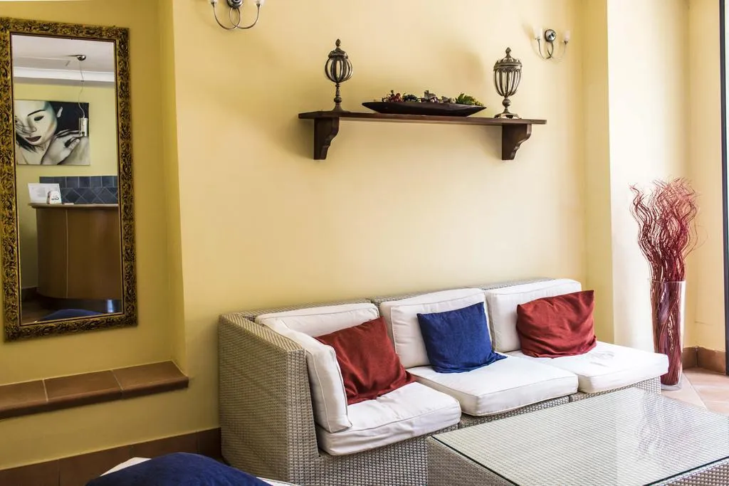 Lobby, Baia, Naples