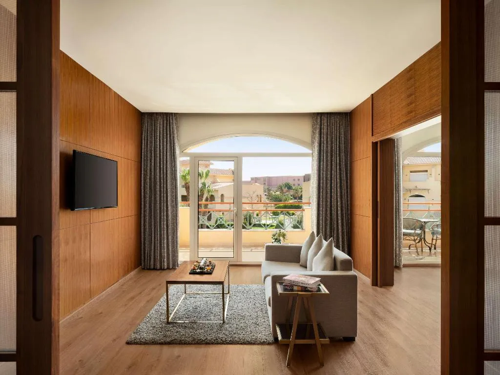 SUITE EXECUTIVE Room, Movenpick Cairo Media City, Cairo