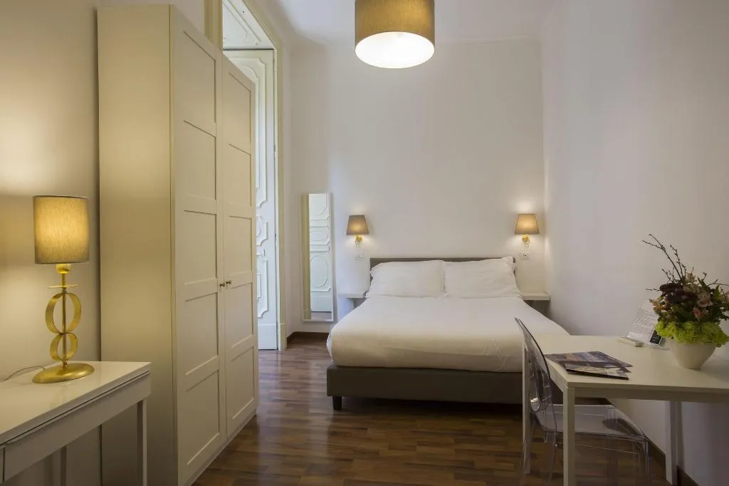 Room, Napoli Class, Naples